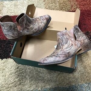 Women Roper Snip Toe Bootie Size 8